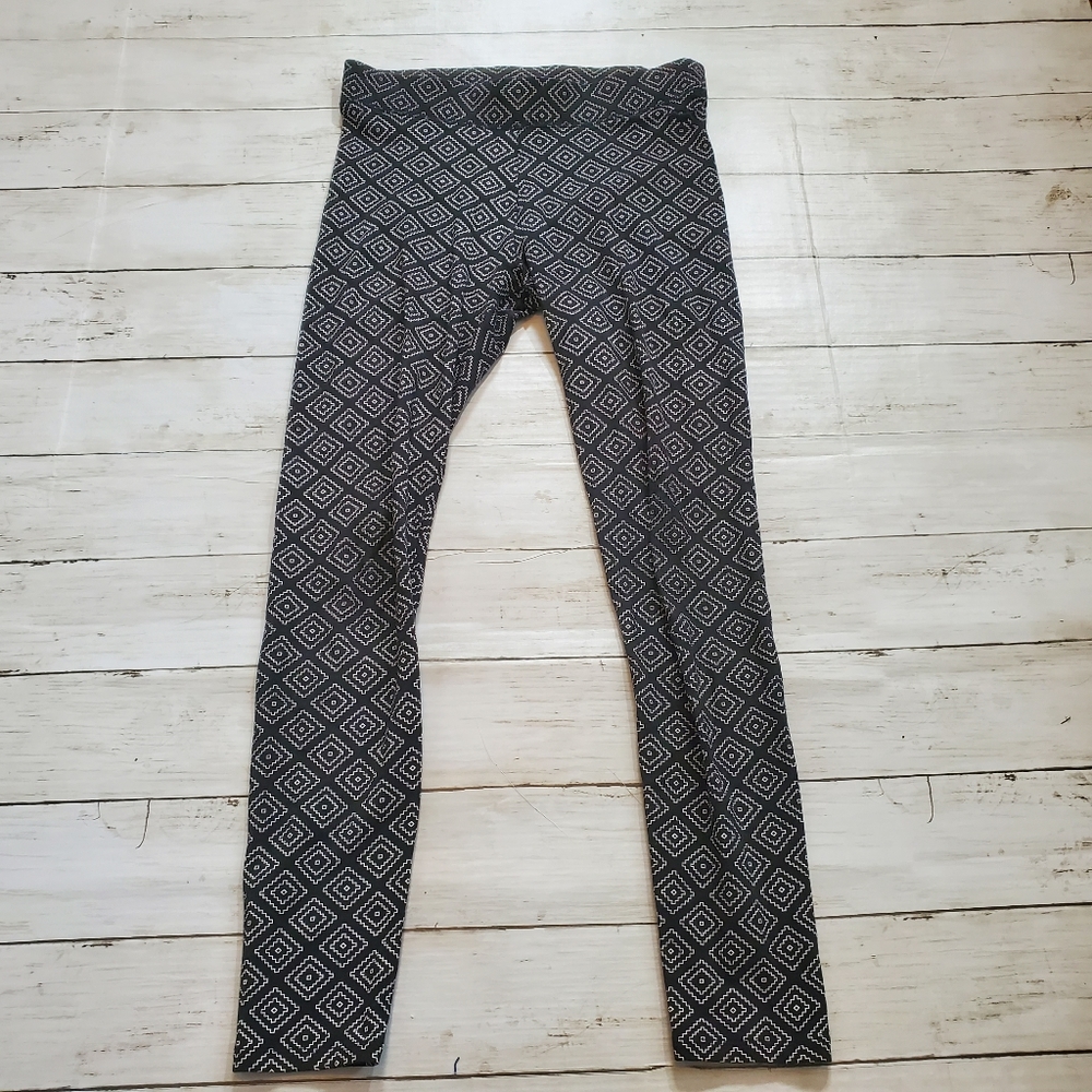 PINK by victorias secret patterned leggings‎ geometric black white